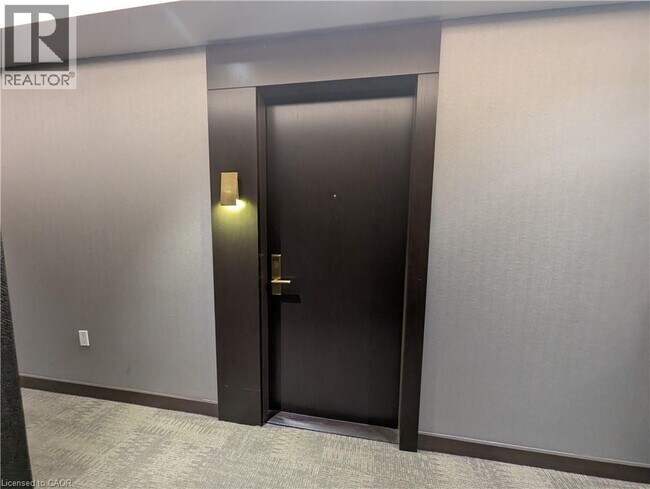 Building Photo - 330 Richmond St W