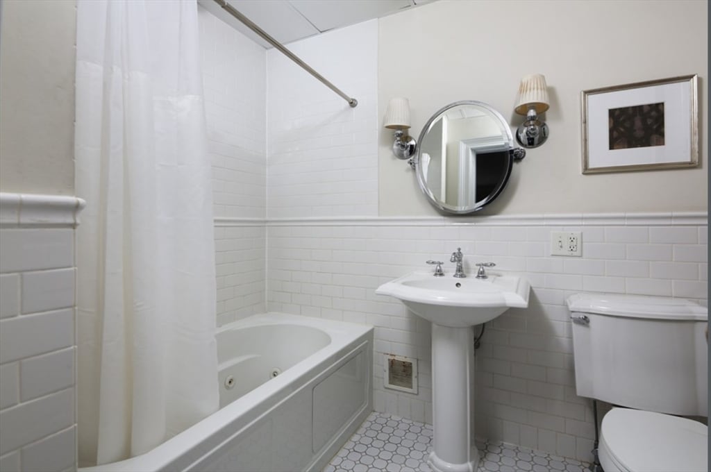 Building Photo - 296 Marlborough St