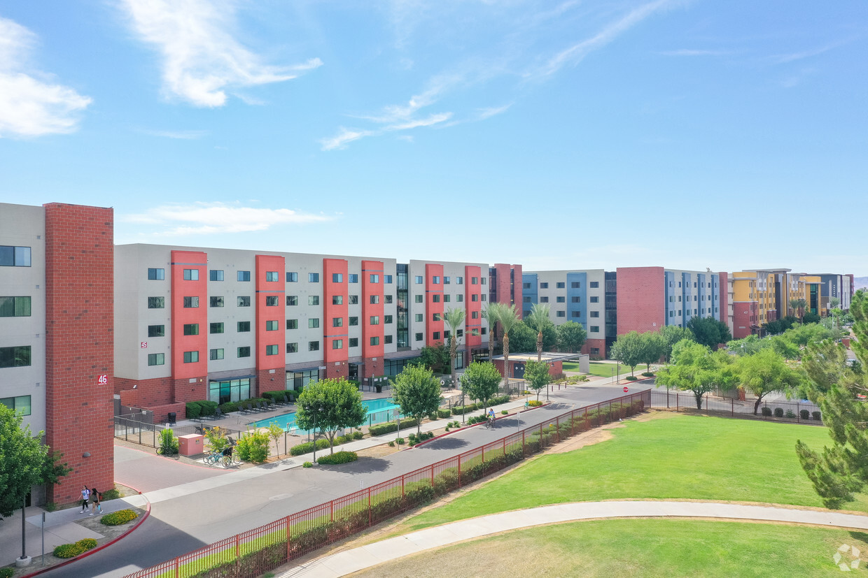 Primary Photo - Roadrunner Apartments