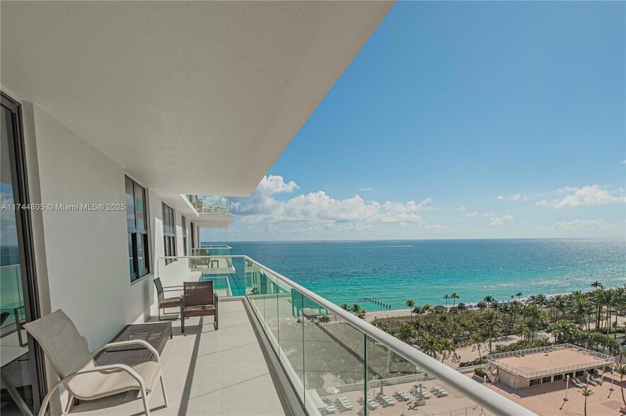 Foto principal - 9801 Collins Ave