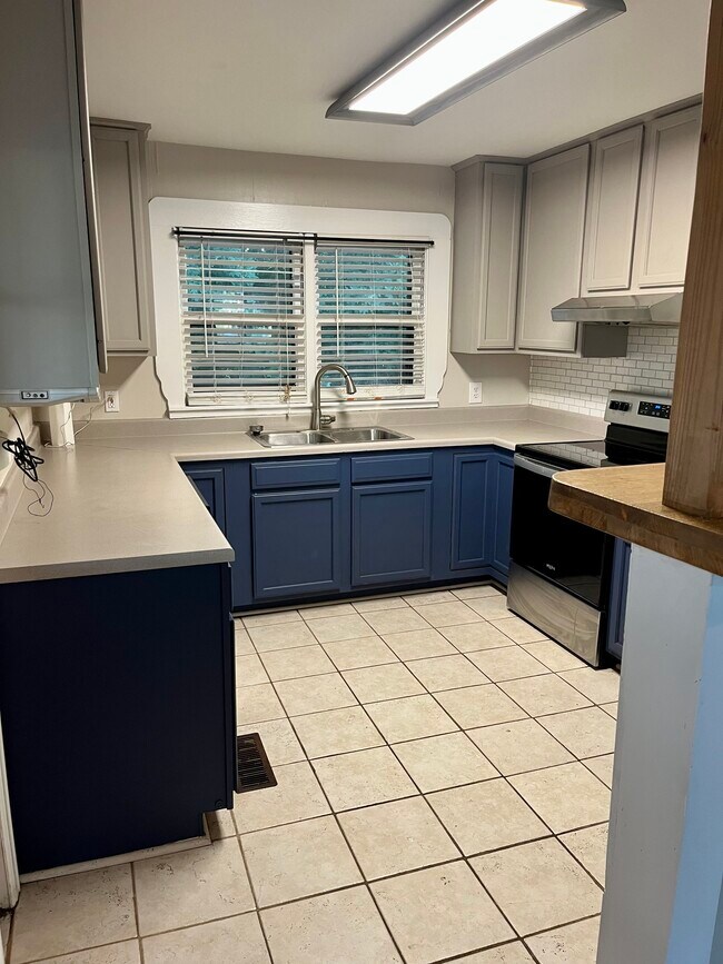 Building Photo - 301 McNabb Rd SW