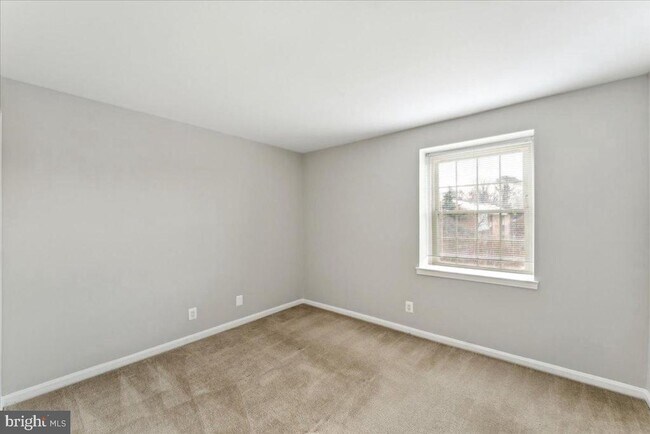 Foto del edificio - 5960 Westchester Park Dr
