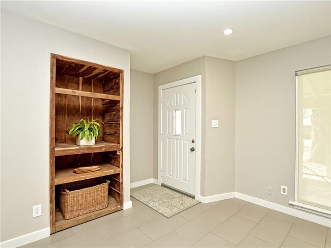 Building Photo - 1406 Green Forest Dr
