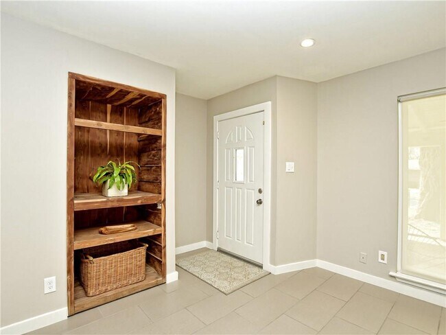Foto del edificio - 1406 Green Forest Dr