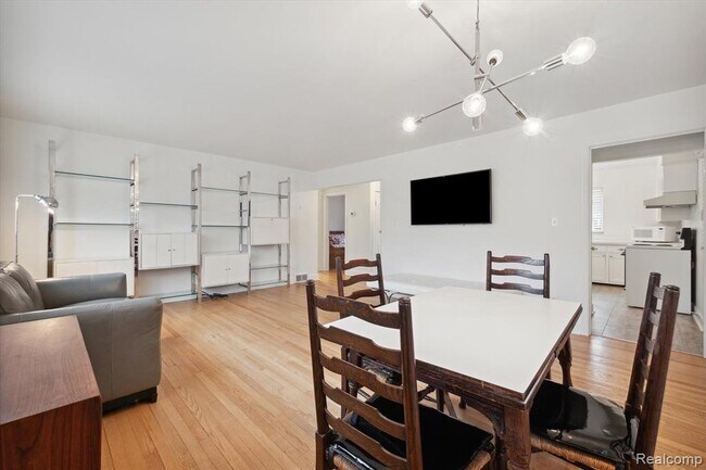 Building Photo - 10725 Borgman Ave