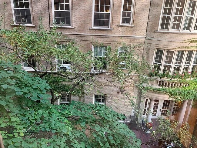 Foto del edificio - 60 E Scott St