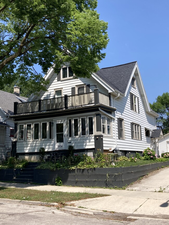 Building Photo - 5934 W St Paul Ave