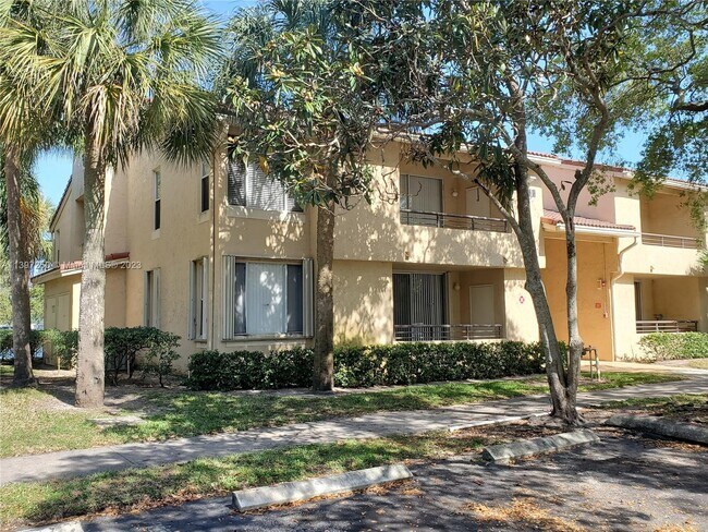 Foto del edificio - 611 Lyons Rd