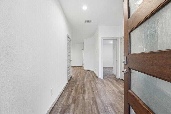 Foto del edificio - 6814 Bradford Ter Rd