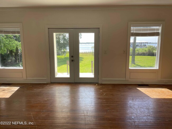 Building Photo - 9140 Heckscher Dr