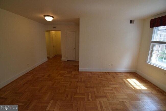 Building Photo - 2727 Ordway St NW