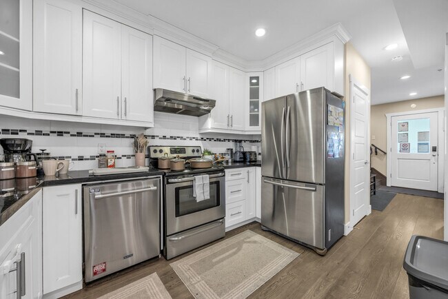 Building Photo - 3845 Dumfries St