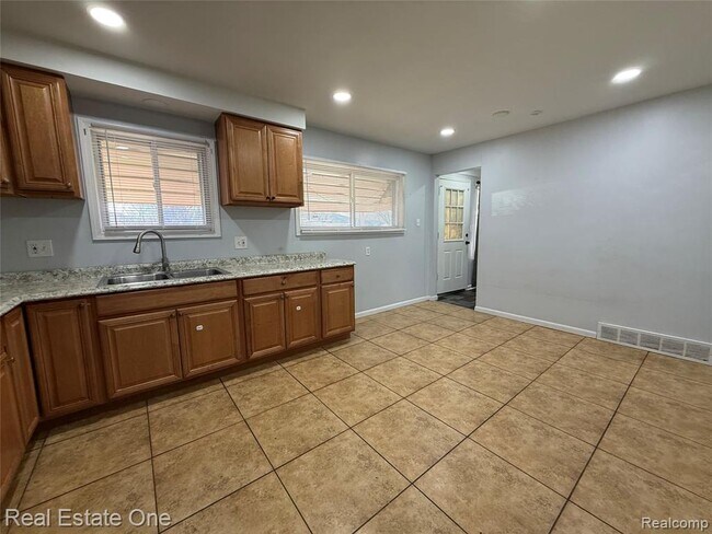 Building Photo - 8064 Whitefield St