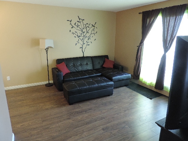 Building Photo - 911 10 St