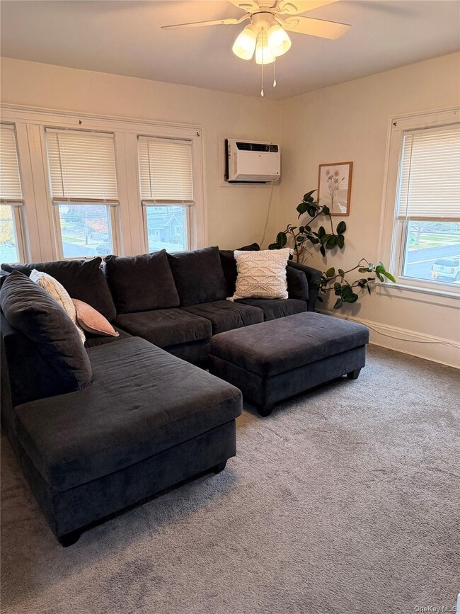 Foto del edificio - 65 W Windsor Pkwy