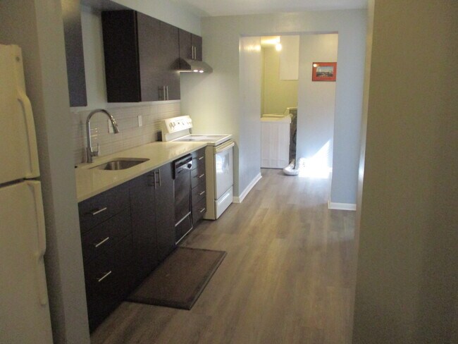 Building Photo - 834 Galapago St