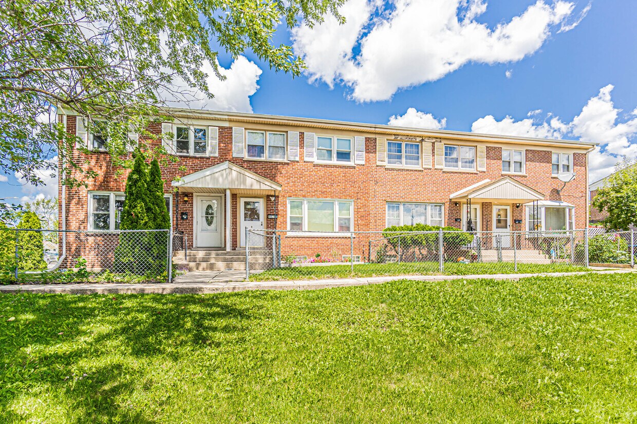 9485 Sumac Rd, Des Plaines, IL 60016 Townhome Rentals in Des Plaines