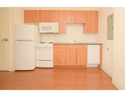Primary Photo - 170 Brookline Ave