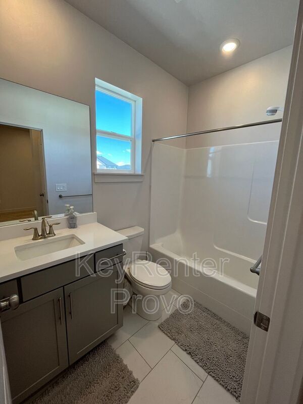 Foto del edificio - 146 Thistle Dr