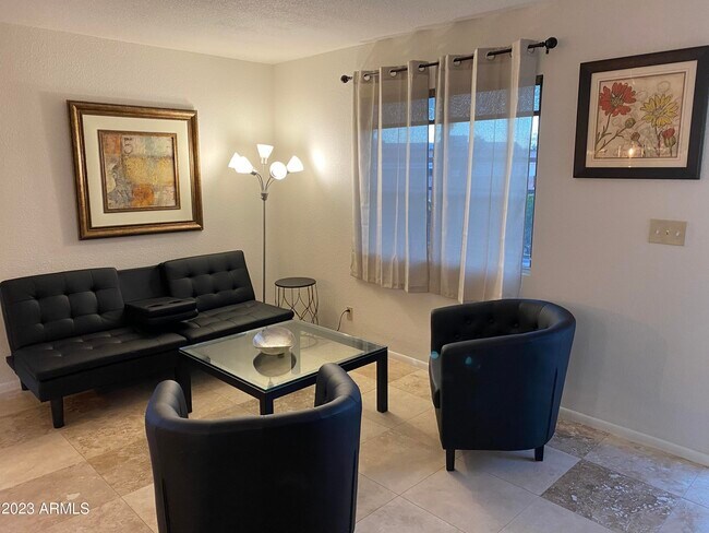 Foto del edificio - 8805 N 12th Pl
