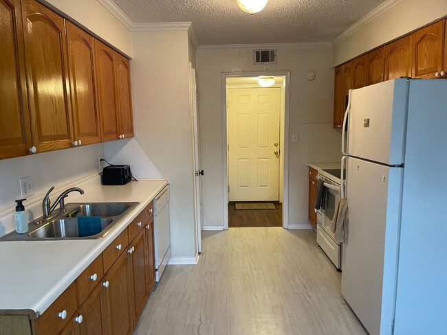 Photo - 1811 E. Lindsey St. #4 Apartment