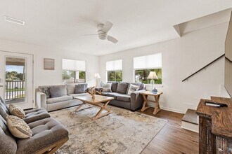 Building Photo - 22103 Lakeview Dr