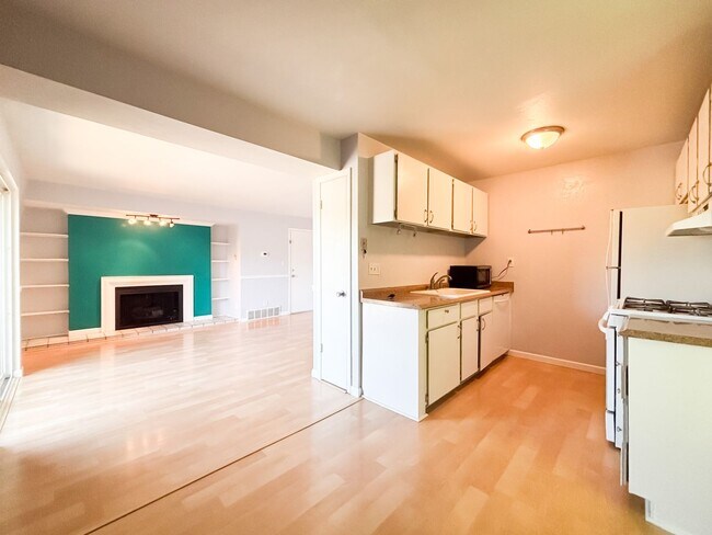 Foto del edificio - 2 BR/1BA | Newly Renovated Unit | | Fenced Backyard | Covered Carpot Parking
