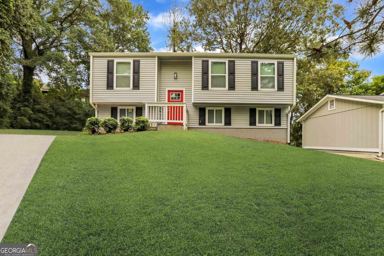 4976 Isle Royal Ct, Stone Mountain, GA 30088 House Rental in Stone