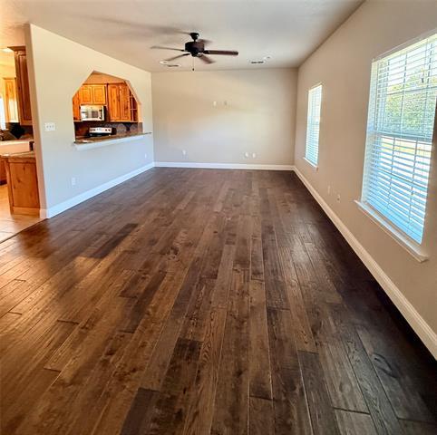 Building Photo - 910 E 3rd St