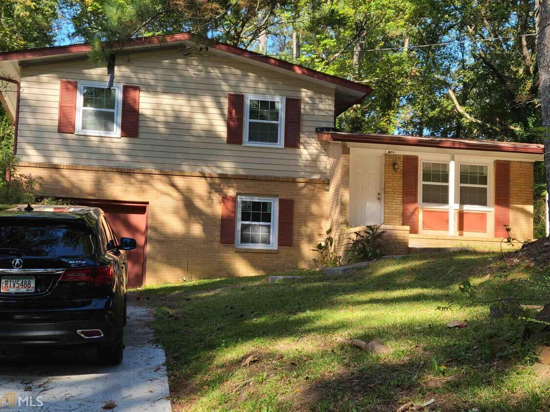 Building Photo - 3535 Pine Forest Dr SE