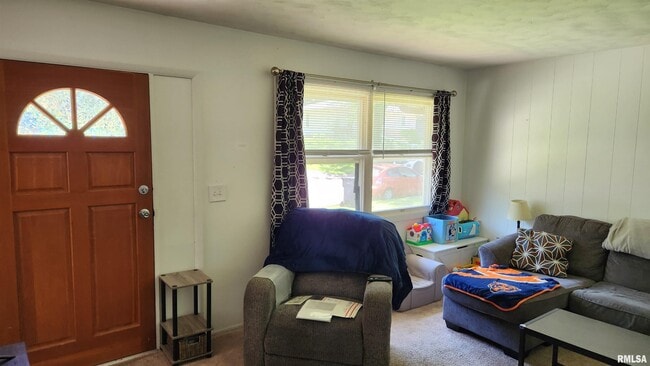 Building Photo - 1136 Briarcliff Ln