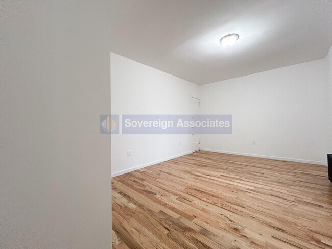 Building Photo - 165 Pinehurst Avenue