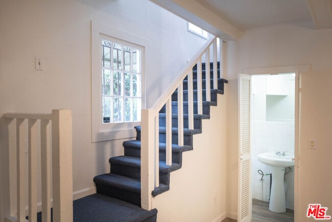 Foto del edificio - 824 S Bonnie Brae St