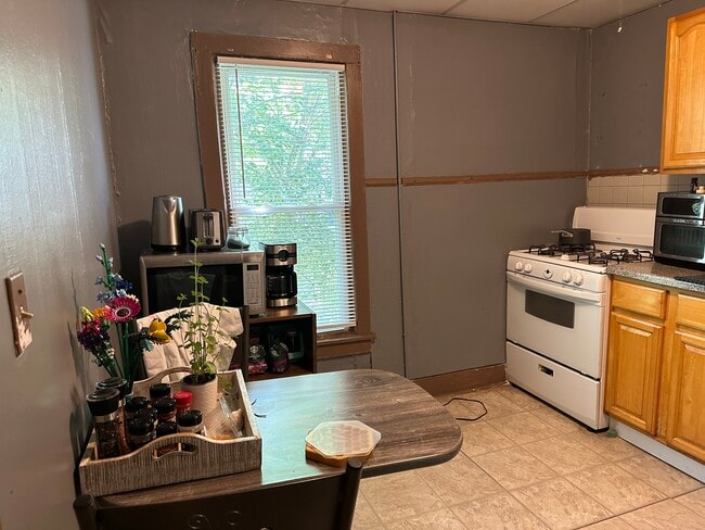 Building Photo - 40 Walnut St