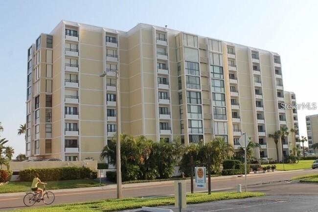 Foto del edificio - 830 S Gulfview Blvd