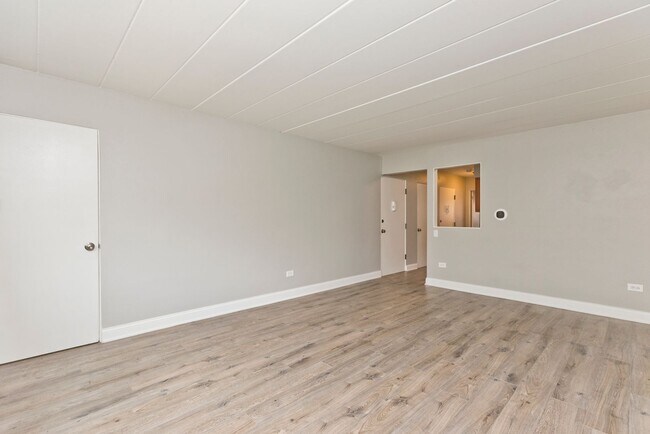Foto del edificio - Recently Renovated 2 Bedroom Garden Apartm...