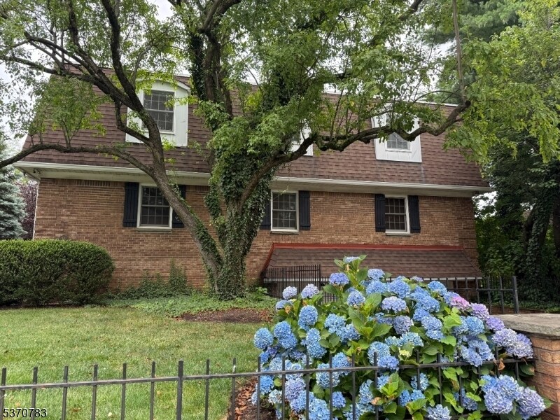Foto principal - 301 Claremont Ave