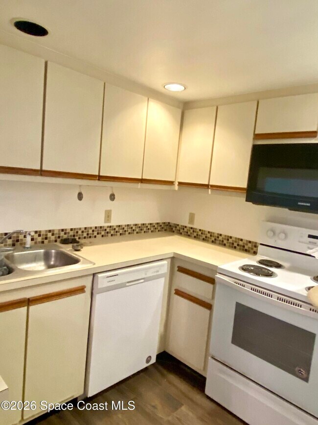 Foto del edificio - 1600 Woodland Dr