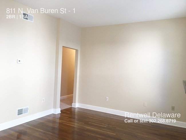Building Photo - 811 N Van Buren St