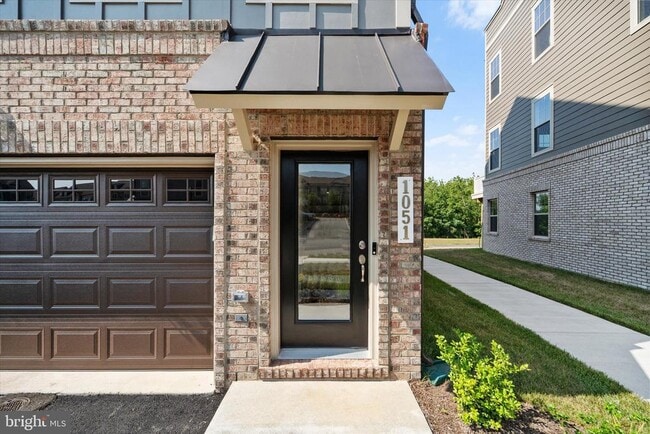 Building Photo - 1051 Venifena Terrace SE