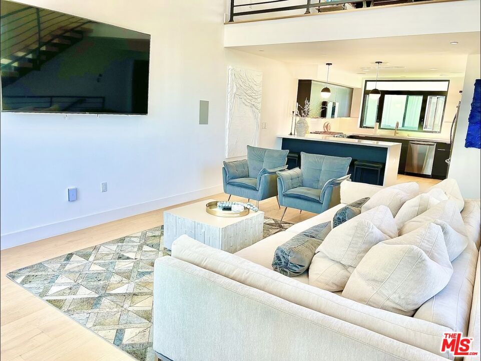 Foto principal - 11326 Victory Blvd