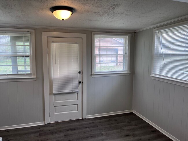 Foto del edificio - Cute 3 bedroom, 1 bath in Madison