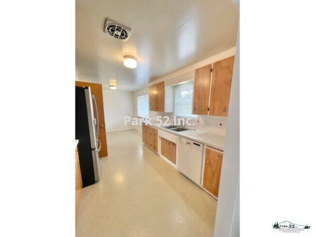 Building Photo - 1220 S Woodlawn St