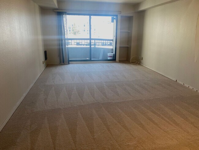 Foto del edificio - Remodeled 1BR Condo @ Opera Plaza with Ame...