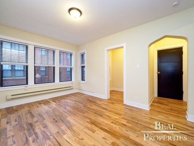 Building Photo - Location, Location In Ravenswood