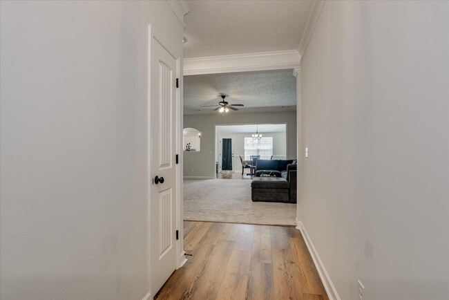 Building Photo - 926 Mulford Lp