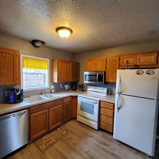 Foto del edificio - Pet Friendly 3 Bedroom with RV Parking, Close to Downtown Albany!