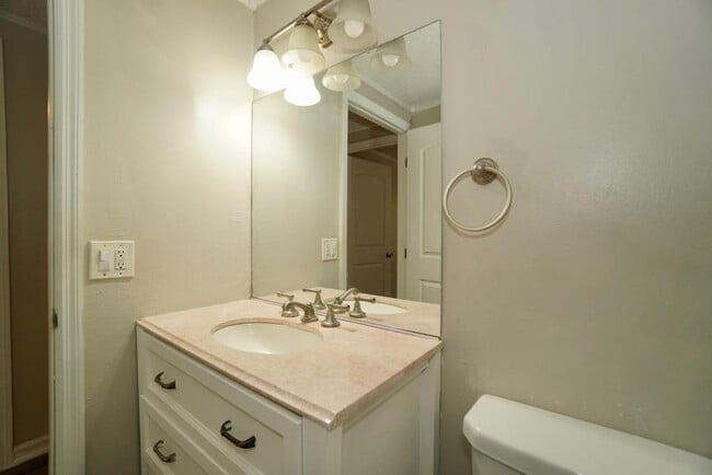 Building Photo - Holly Park Square Apartments