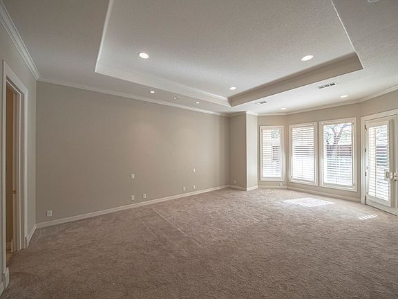 Building Photo - 5701 Hillcrest Pl