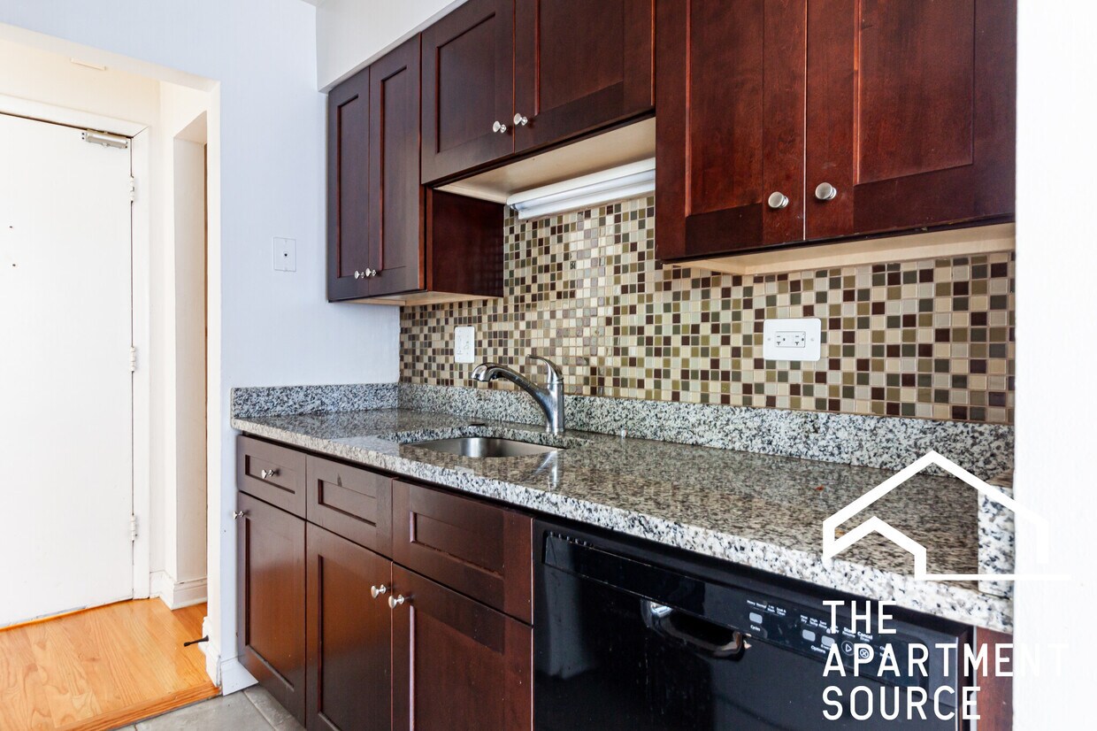 Foto principal - 3710 N Pine Grove Ave